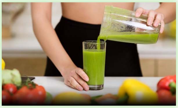 women making meal replacement shake to lose weight